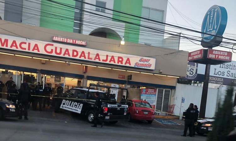 Desatan balacera en Farmacias Guadalajara pero son asegurados