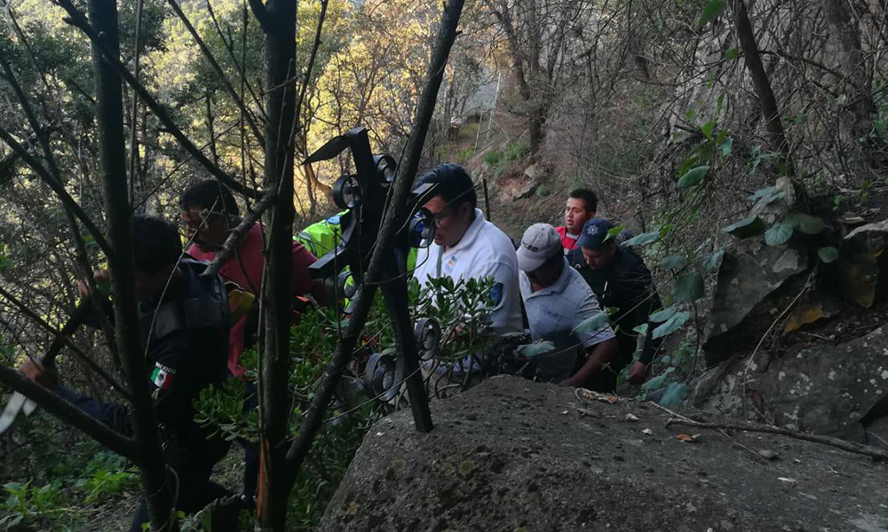 Acaba vecino de Zacatlán al fondo de una barranca