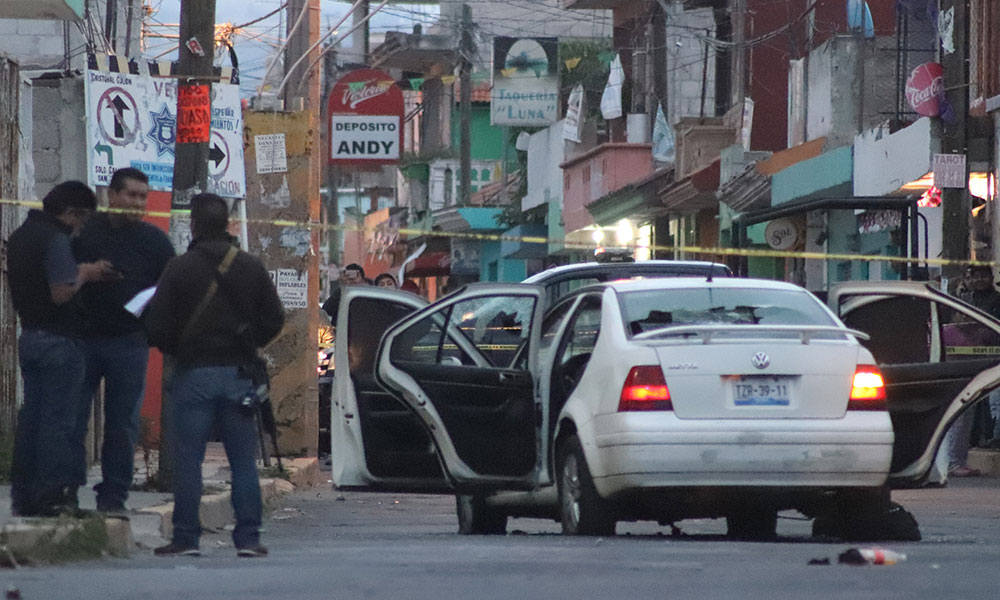 Rafagueana tripulantes de coche en Xonacatepec