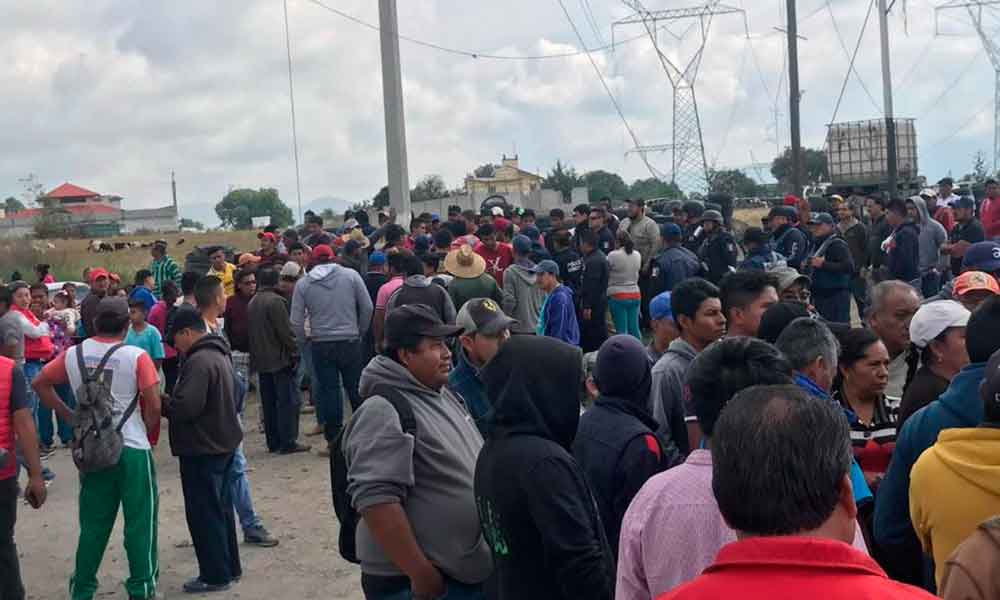 Intentan linchar a presuntos ladrones de vehículos en Acatzingo