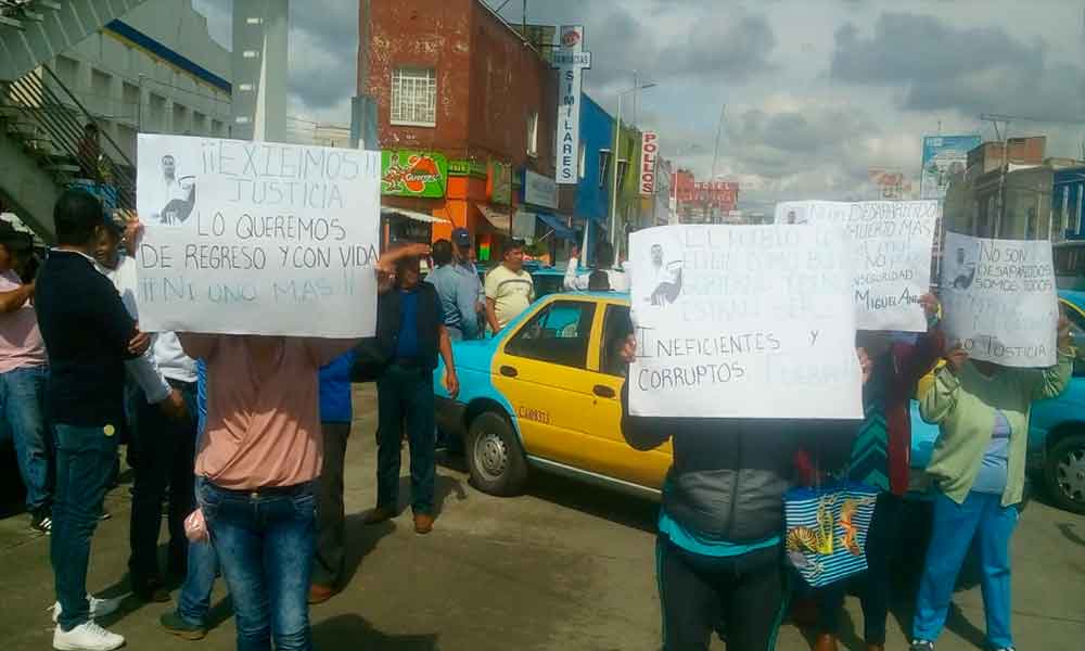 Marchan taxistas por colega desaparecido