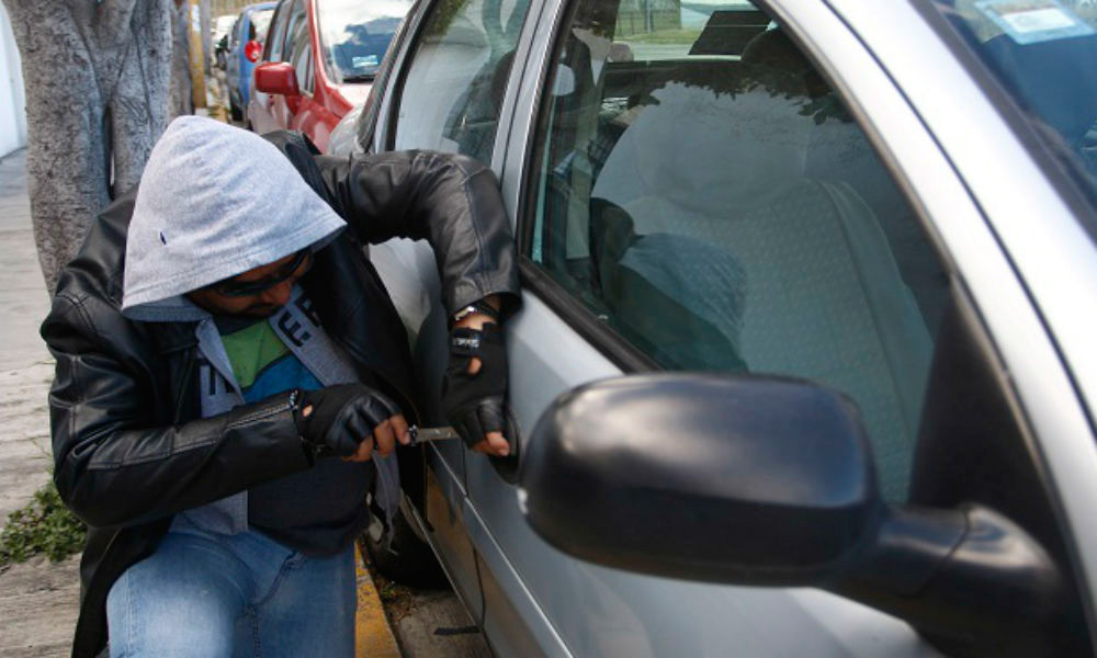 Sentencia a sujeto por robo de autopartes 