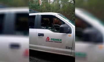 Atacan presuntos huachicoleros a policía y personal de Pemex
