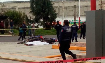 Delincuentes se enfrentan a policías municipales, hay un muerto