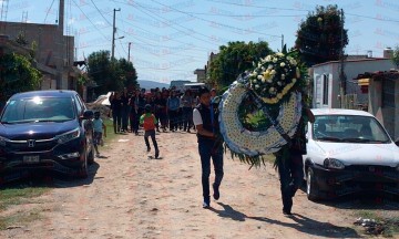 Despiden a estudiante asesinada y a su hermano