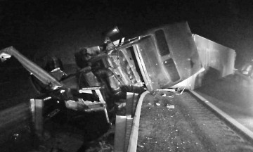 Pierde la vida conductor tras volcadura de tr&aacute;iler en la autopista Puebla-Orizaba