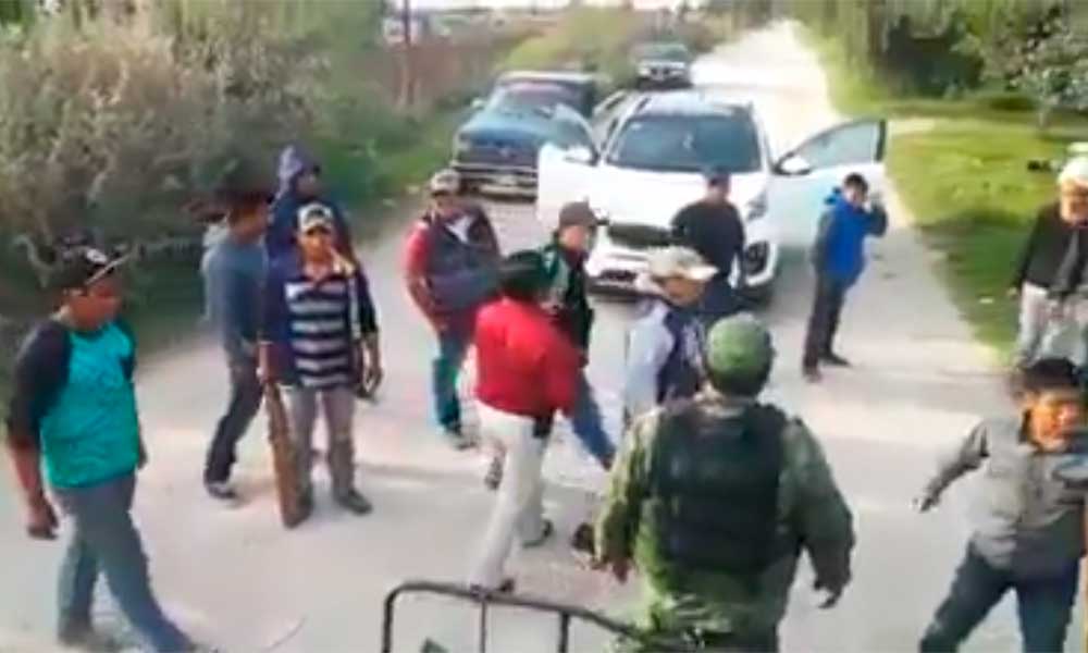 Pobladores agreden a militares en Tepeaca