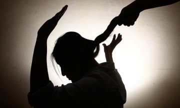 Vinculan a proceso a agresor de mujer