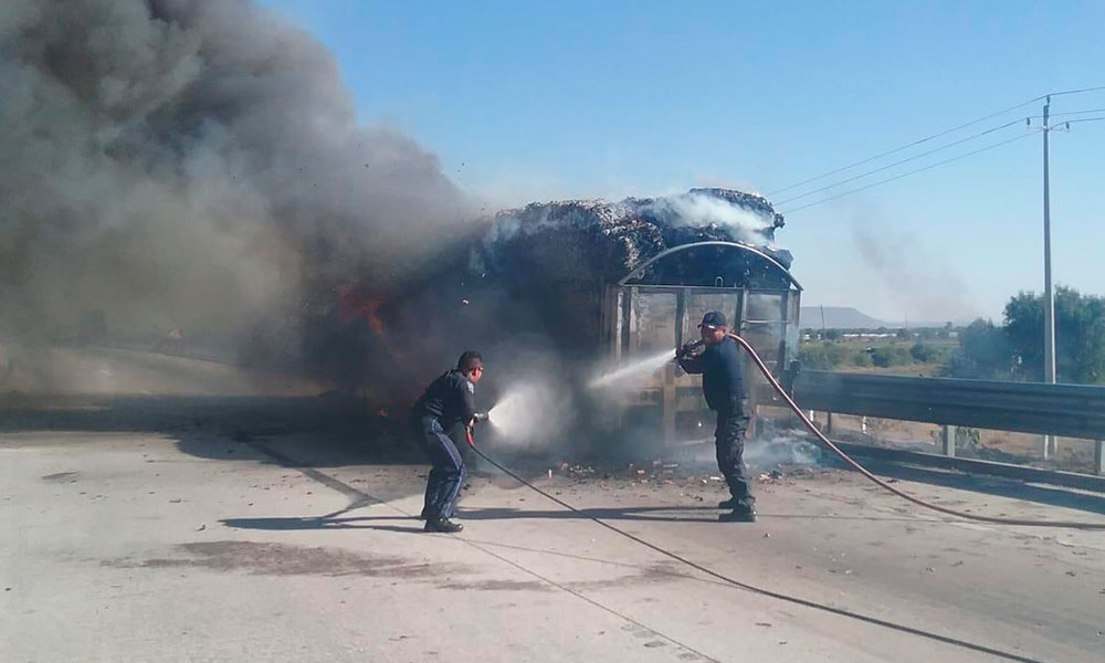Incendia camión pesado sobre la Puebla-Orizaba