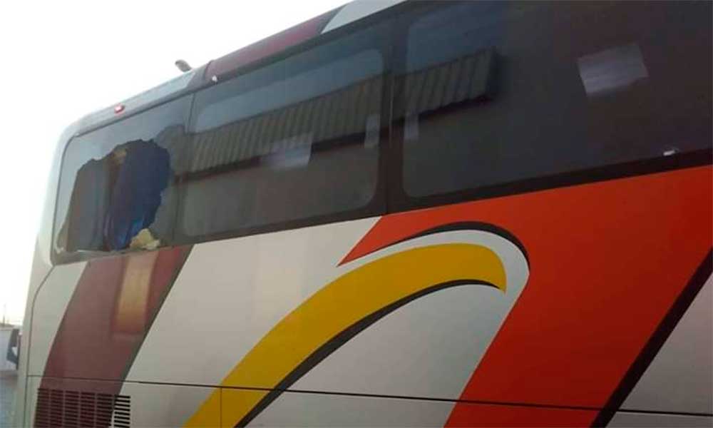 Arrojan piedras a autobuses en la Puebla-Orizaba