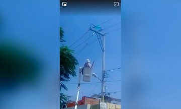 Provoca globo un cortocircuito en Iz&uacute;car