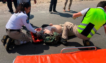 Derrapa motociclista y sale herido de gravedad en Perif&eacute;rico
