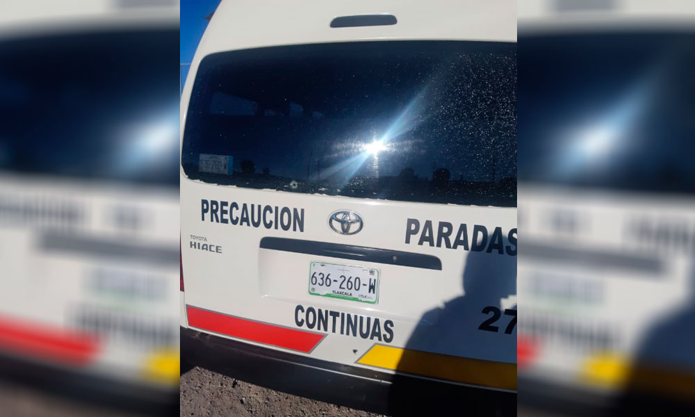 Balean combi con pasajeros en Texmelucan