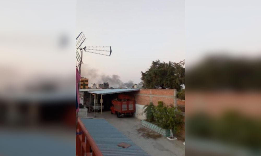 Prenden fuego a vehículos de presuntos delincuentes en Texmelucan