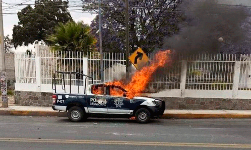 Inservibles vehículos de seguridad en Acajete, luego de trifulca