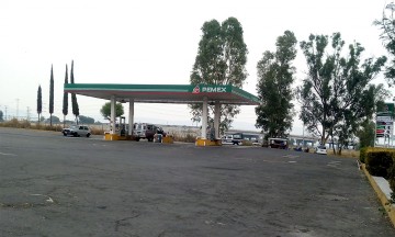 Detienen a 2 por atraco a gasolinera en la Revolución