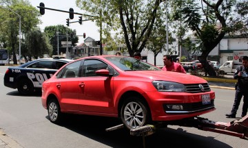 Privan de la libertad a joven automovilista