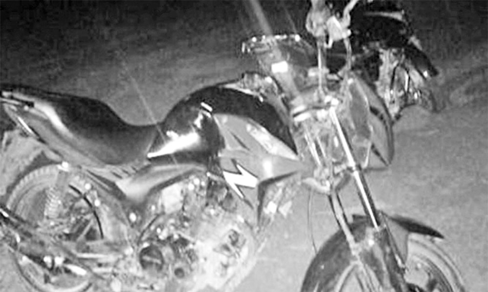 Detienen a dos con motocicleta robada en San José Chiapa