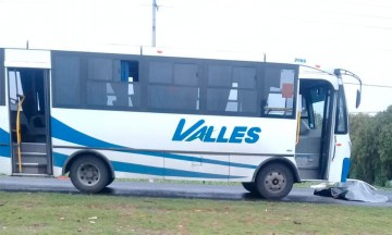 Autob&uacute;s arrolla a motociclistas en Cuacnopalan