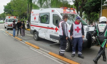 Motociclista choca contra una ambulancia en Centro Hist&oacute;rico