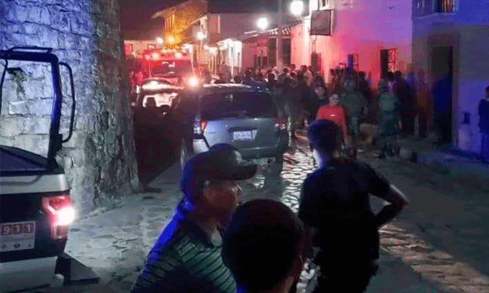 Sufren accidente al confundir escaleras con una calle en Cuetzalan