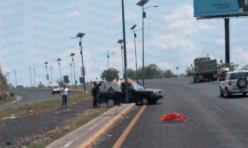 Taxistas se quedan sin chamba; uno por asalto y otro por chocar