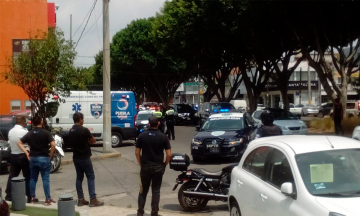 Atacan a pareja desde un taxi en Atlixco