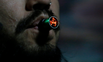 En cateo, les descubren mota a par de sujetos en Amalucan