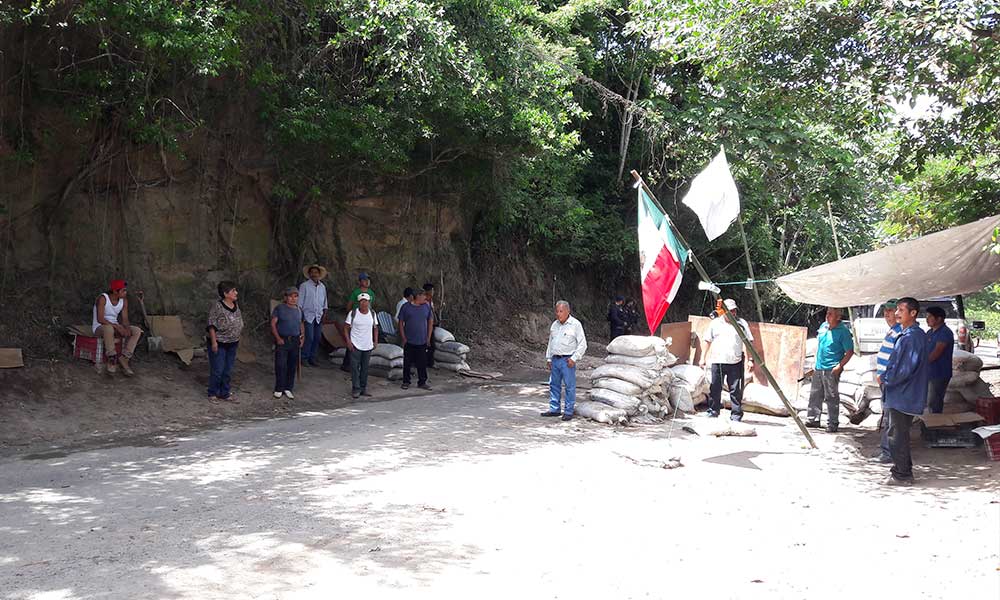 Intentan linchar a dos hombres en Acateno; acusan asesinato
