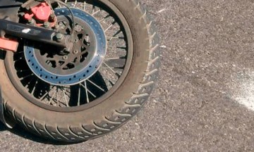 Muere motociclista al ser embestido en Acatzingo