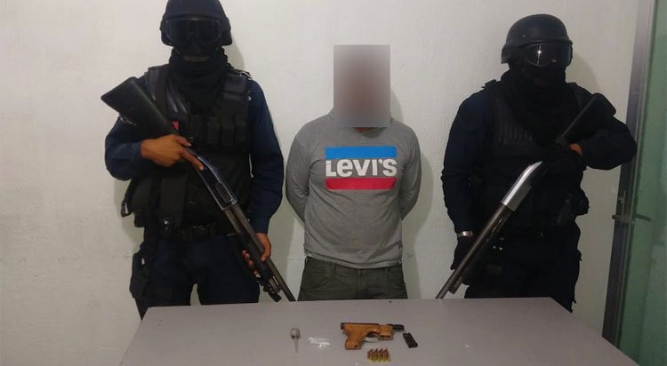 Cae narcomenudista con arma de fuego en Zacatelco