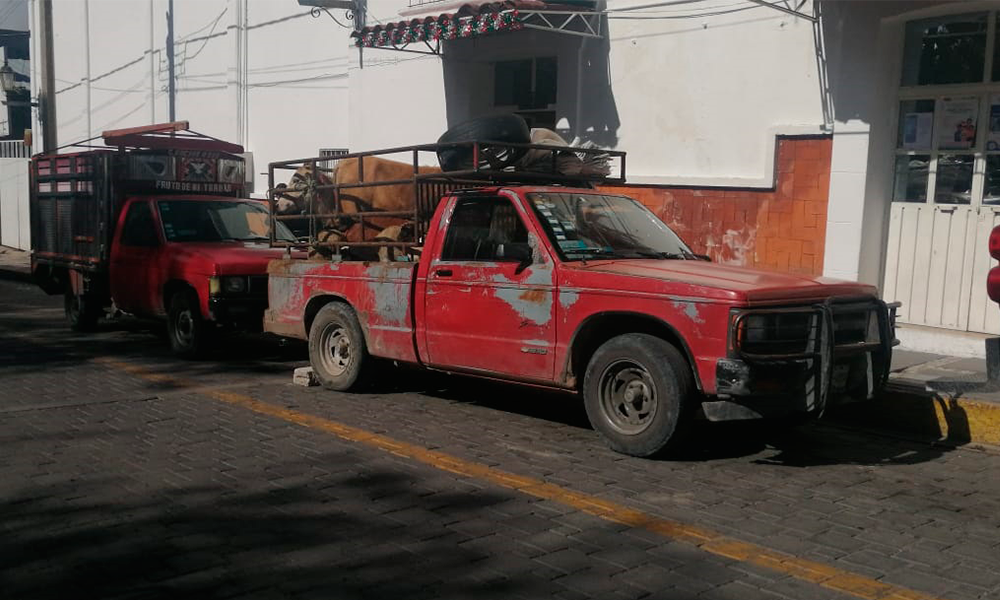 Recuperan camionetas robadas en Tecamachalco