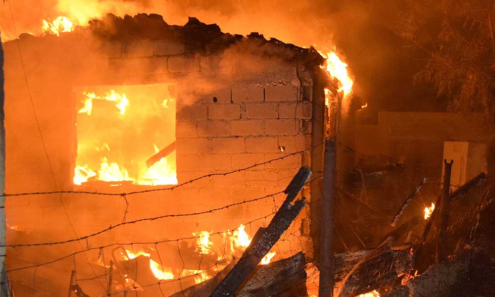 Sujetos incendian domicilio en Ciudad Serdán