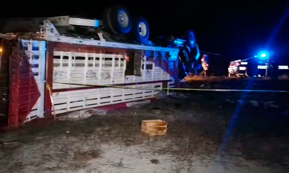 Vuelca camioneta con peregrinos poblanos en Oaxaca; 20 heridos