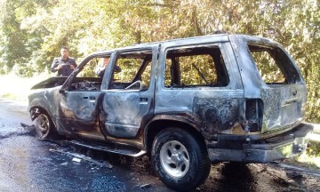 Incendian camioneta en la México-Tuxpan