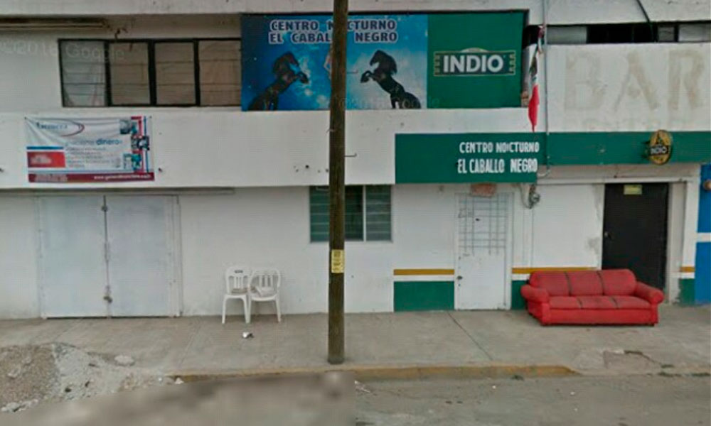 Irrumpen y agreden a clientes de bar en Xoxtla