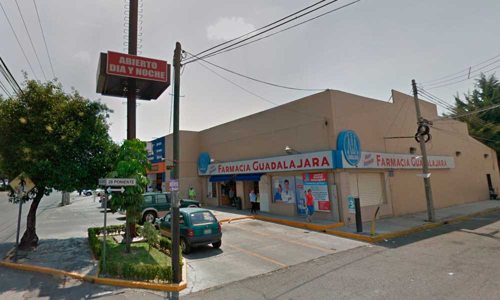 A mano armada asaltan Farmacia Guadalajara en Valle Dorado