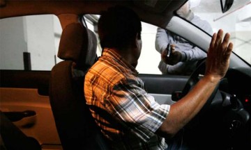 Roban camioneta y atan a los due&ntilde;os en Chignahuapan