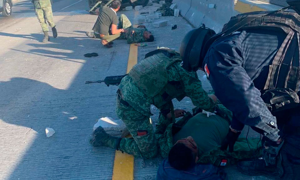 Fuerte volcadura de camión con militares en la Puebla-Orizaba 