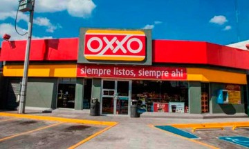 Agente de tránsito impide robo en Oxxo de Amozoc