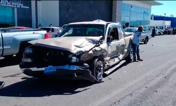 Camionetas chocan de frente a CIS de Ciudad Serdán; 2 heridos