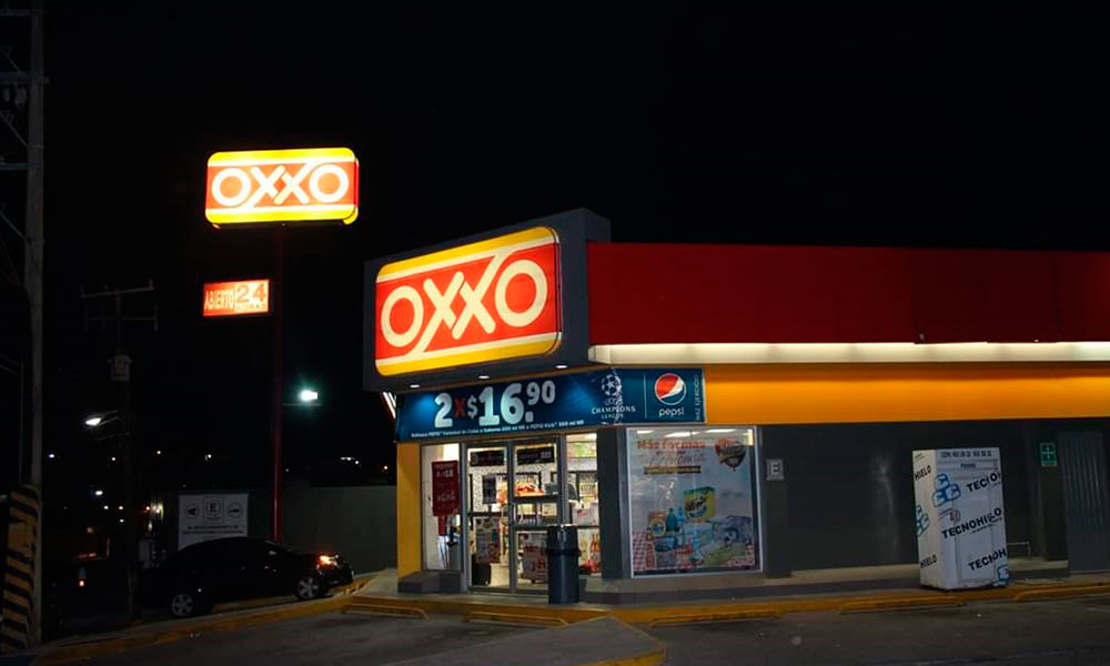 Comando asalta dos tiendas Oxxo en Tecamachalco