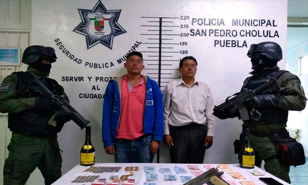 Policía de San Pedro Cholula aseguró a 2 presuntos asaltantes a tiendas de conveniencia 
