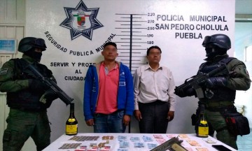 Policía de San Pedro Cholula aseguró a 2 presuntos asaltantes a tiendas de conveniencia 