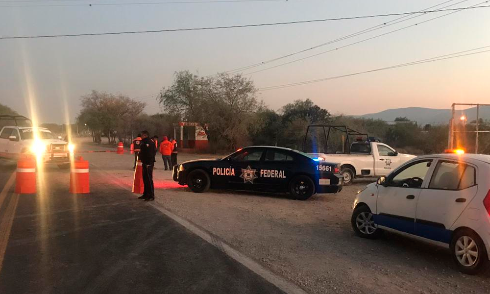 Pipa que transportaba gas LP sufre volcadura en el municipio de Tlacotepec 