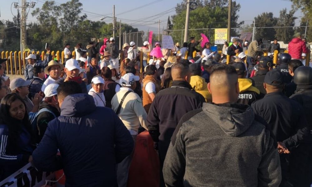 Cierran la México-Puebla por falta de agua en la Alcaldía Tláhuac