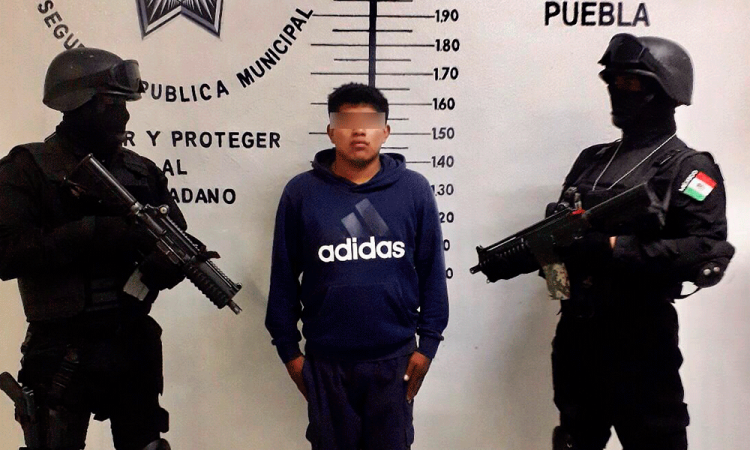 Detienen a sujeto por robo de vehículo en San Pedro Cholula
