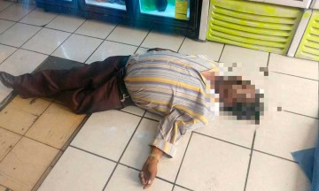 Muere chofer dentro de una tienda; temen que sea por COVID-19