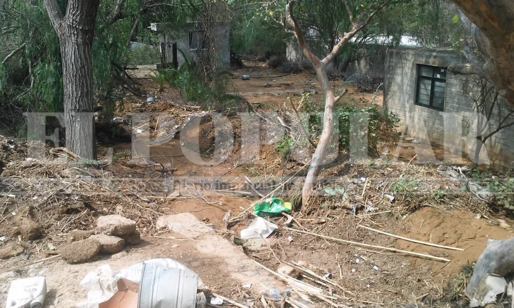 Barranca desbordada deja daños y un muerto en  Coxcatlán