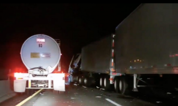 Colisionan dos tractocamiones en la autopista Puebla-Orizaba